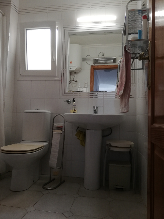 Waschbecken & Toilette