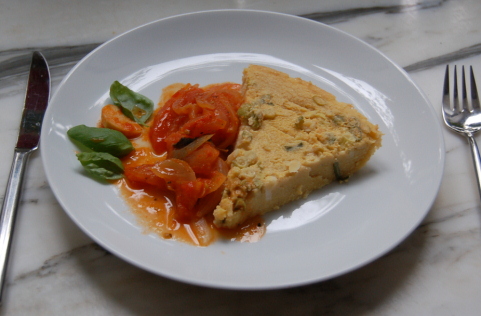 Kichererbsenkuchen mit Basilikum-Tomaten