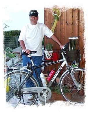 Wilhelm Zimmermann mit seinem Fahrrad