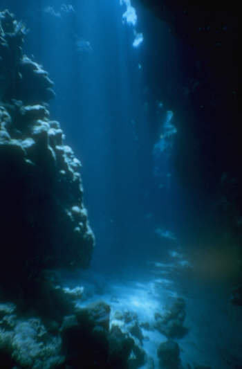Lichteinfall in einer Grotte